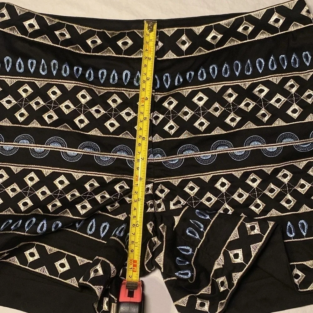 White House Black Market Women’s Chino Embroidered 5 Inch Short Size 10 NWOT